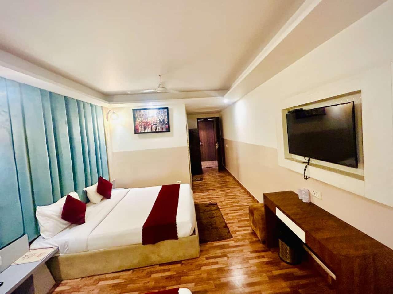 Hotel Airport City New Delhi Exterior photo