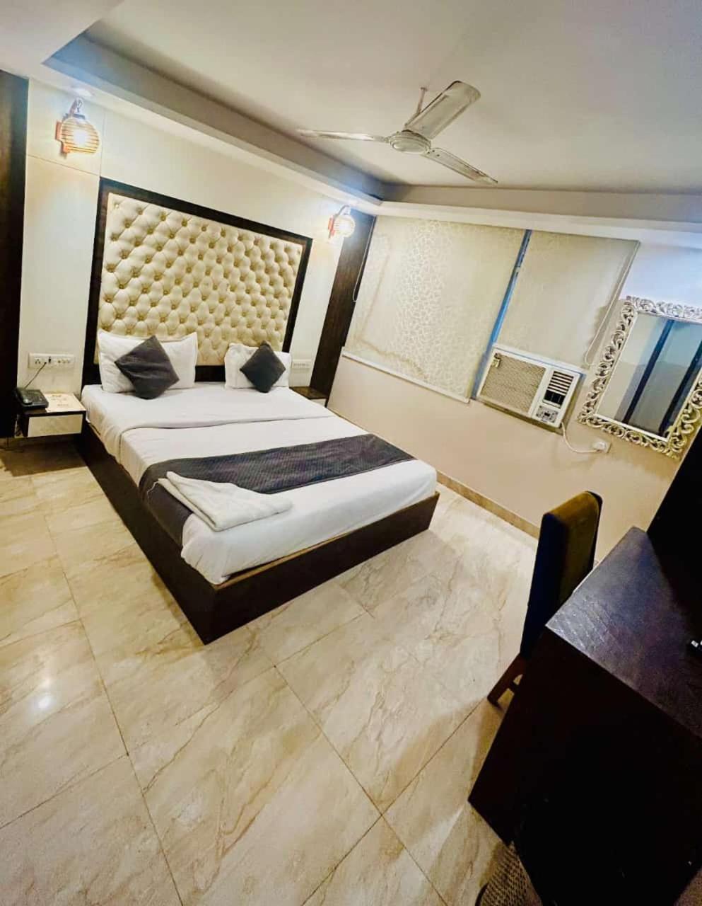 Hotel Airport City New Delhi Exterior photo