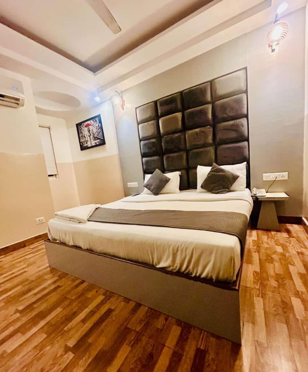 Hotel Airport City New Delhi Exterior photo