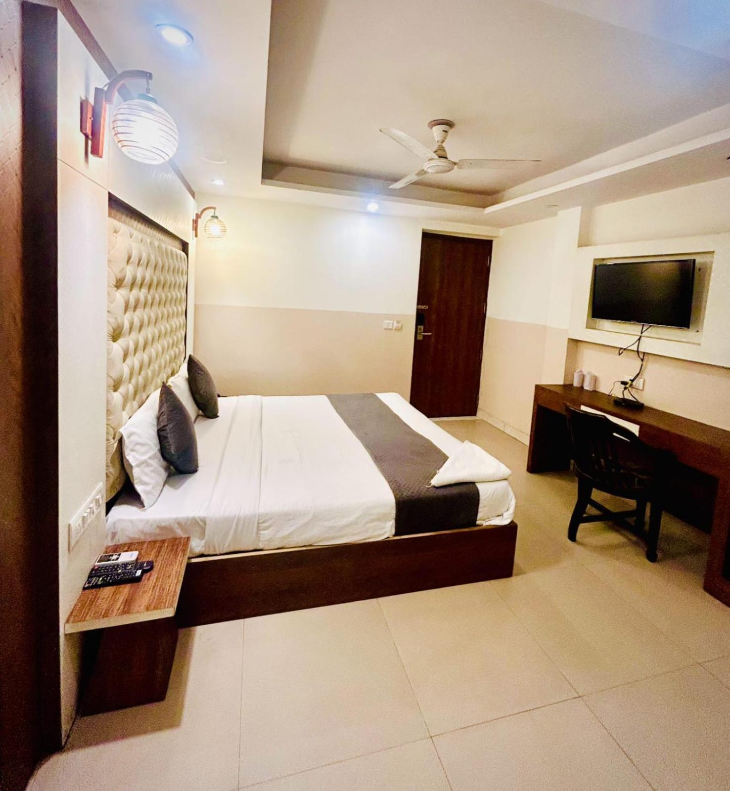 Hotel Airport City New Delhi Exterior photo