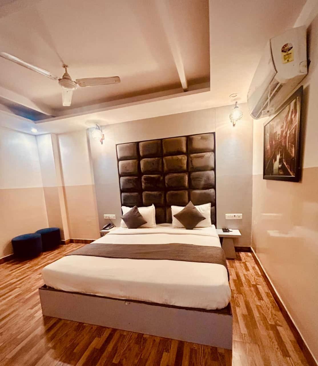 Hotel Airport City New Delhi Exterior photo