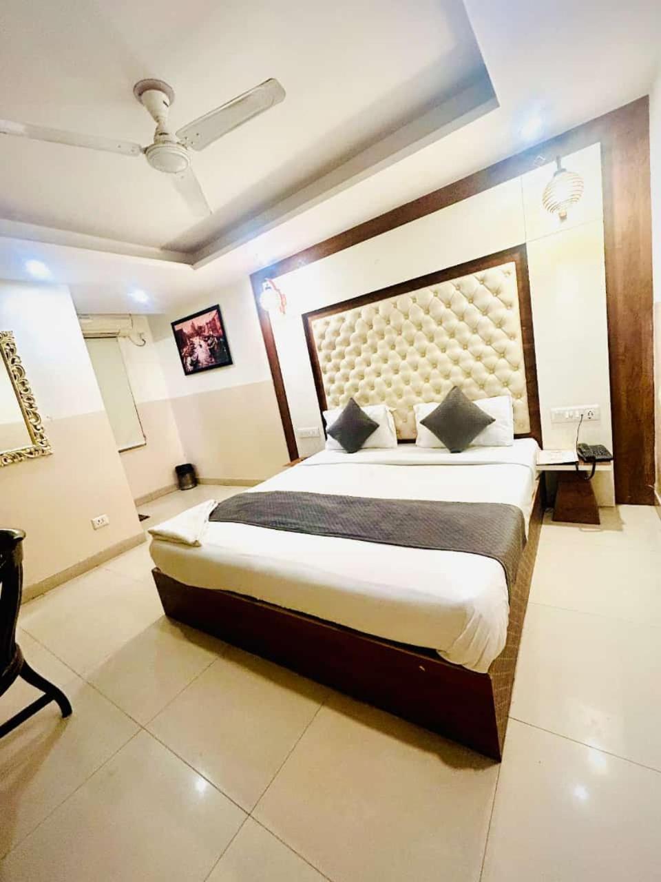 Hotel Airport City New Delhi Exterior photo