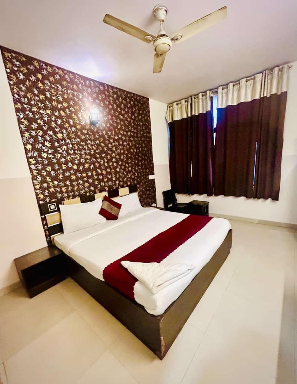 Hotel Airport City New Delhi Exterior photo